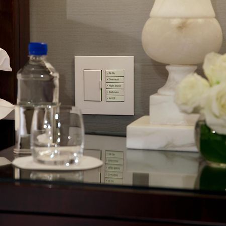 Trump International Νέα Υόρκη Εξωτερικό φωτογραφία A Lutron light switch