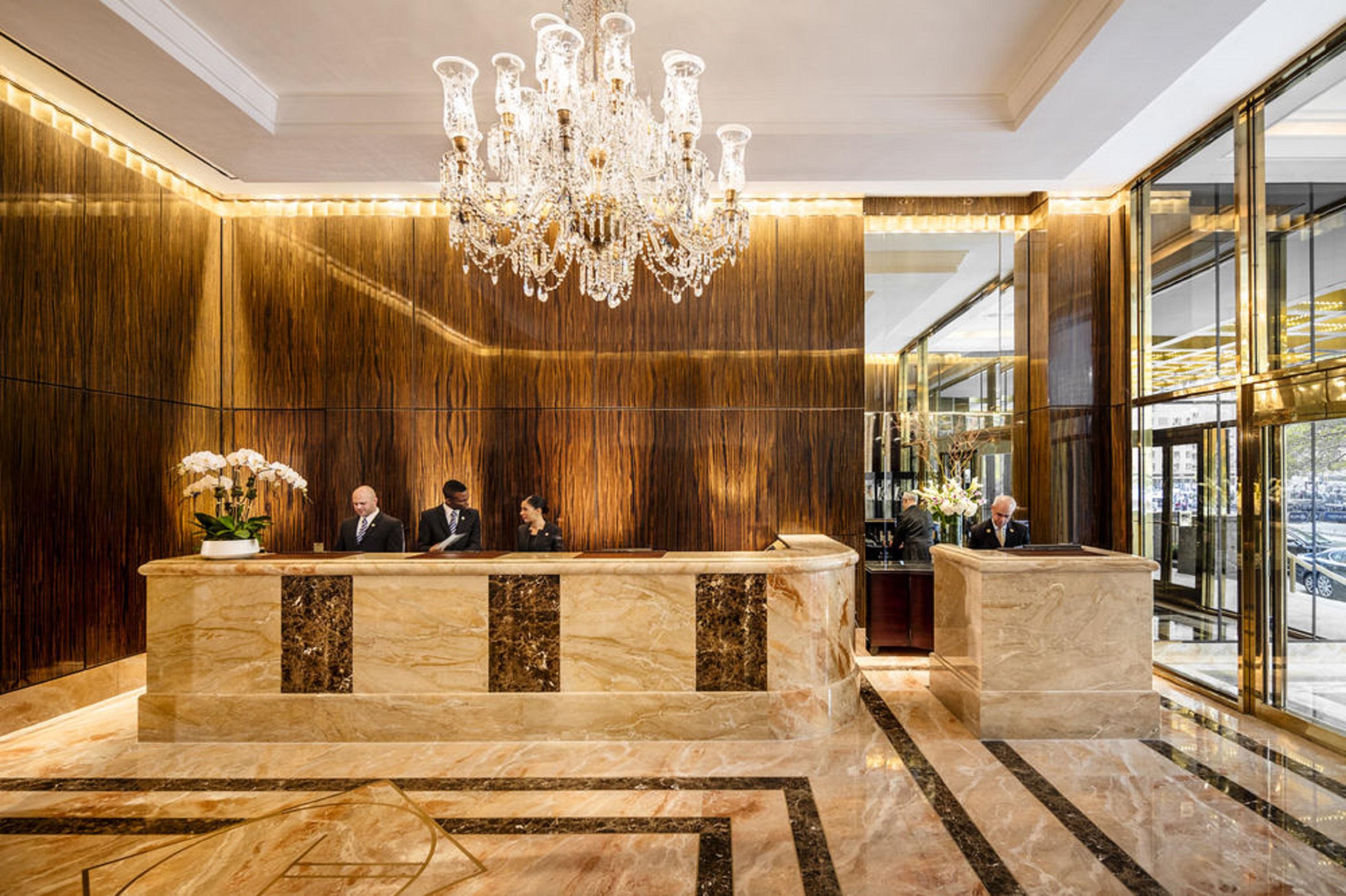 Trump International Νέα Υόρκη Εξωτερικό φωτογραφία The lobby of the Four Seasons Hotel