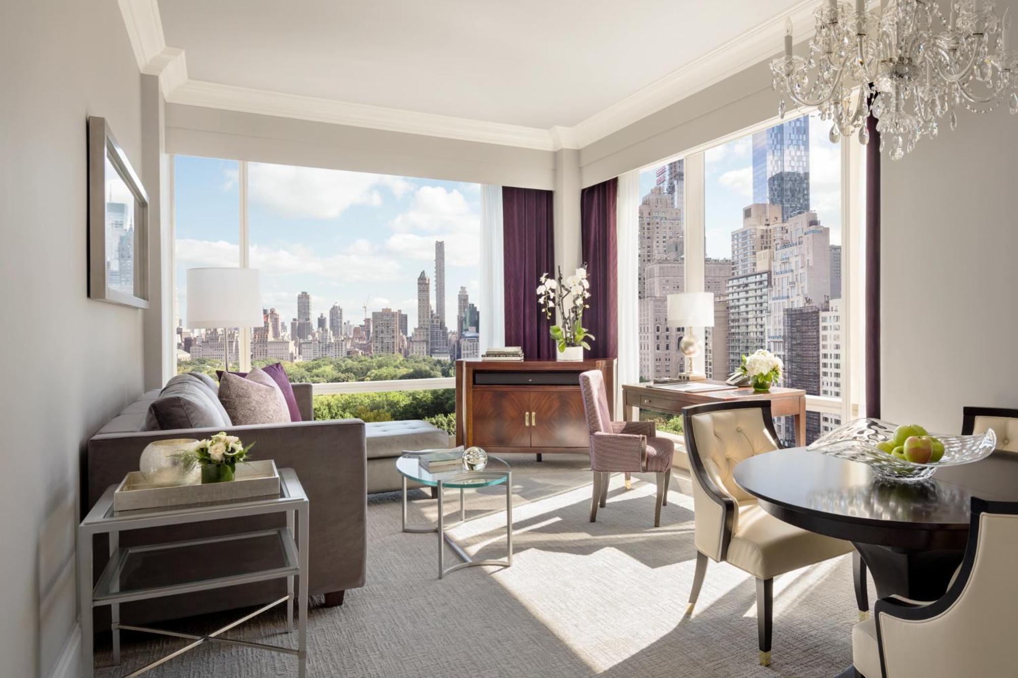 Trump International Νέα Υόρκη Εξωτερικό φωτογραφία A living room at The St. Regis New York
